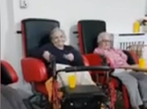 Saturday afternoon sing along with Mel